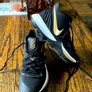 Nike Kyrie 5 Metallic Gold sneakers